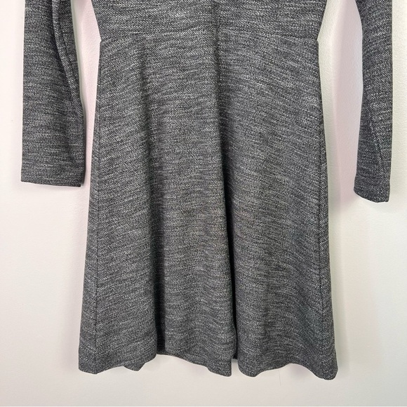 Madewell Bridgewalk V-Neck Fit & Flare Dress - Picture 7 of 9